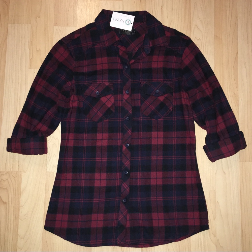 NWT PLAID FLANNEL BUTTON UP TOP